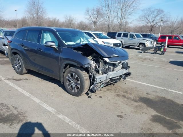 2022 Toyota Highlander v6